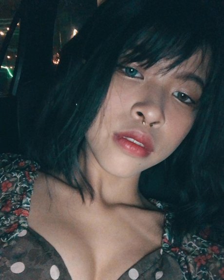 LUPINZ model adult pictures