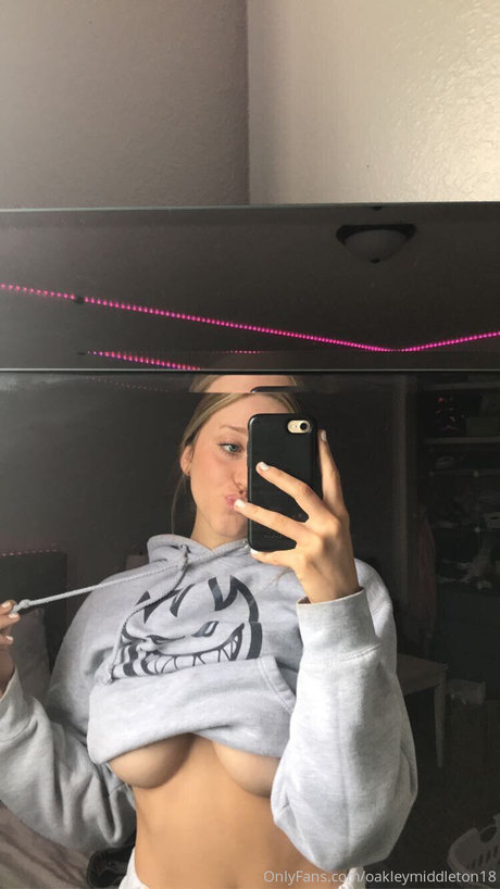 Oakleymiddleton18 pornstar sexy img
