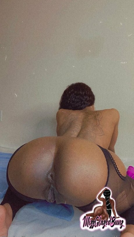 MizzGlazedBunz model erotic gallery