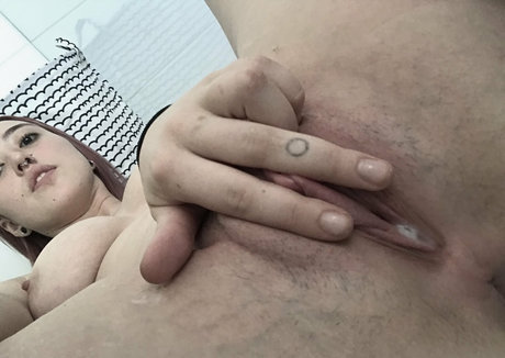 Moshpitmi model pornographic pic