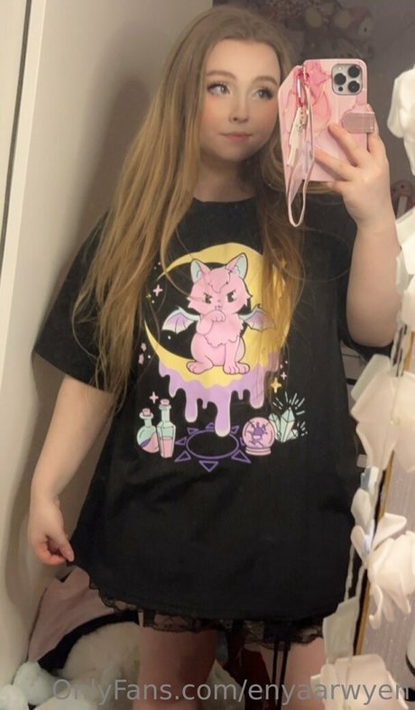 Enyaarwyen star hot photo