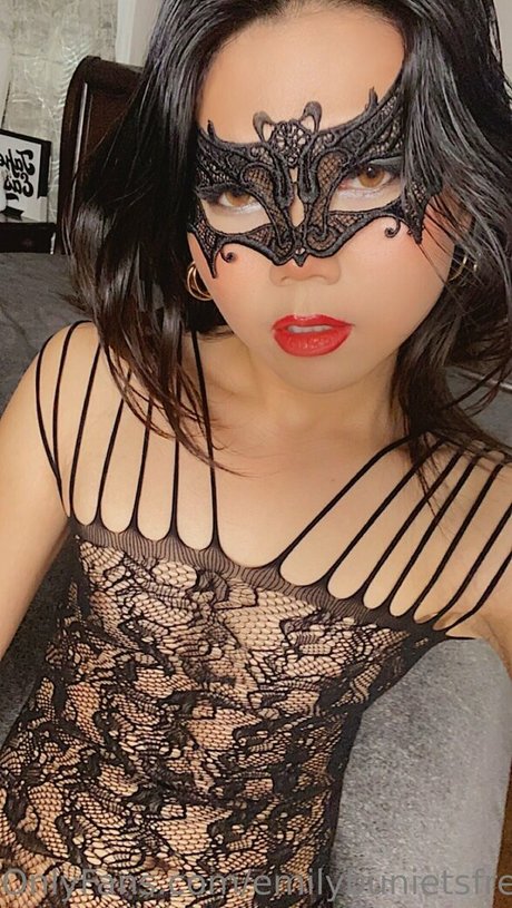 emilybunietsfree model high quality images