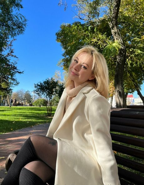 diana kuss art model archive