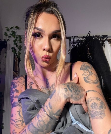 bruninhatgirl Profile pic