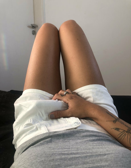 bruninhatgirl top star galleries