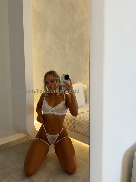 Keeksuncensored model adult picture