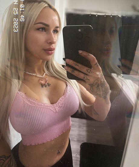 lindseyparanormal star nude images