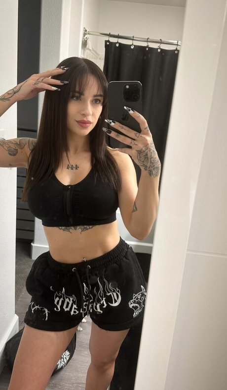 lindseyparanormal nude star photos