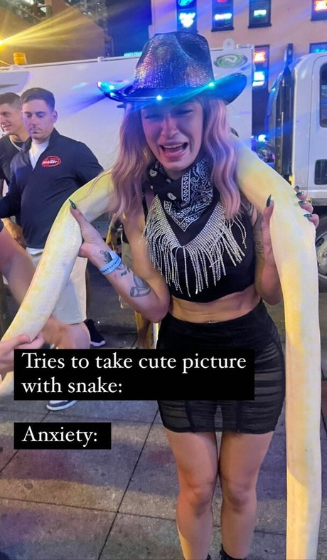 lindseyparanormal model sexy images