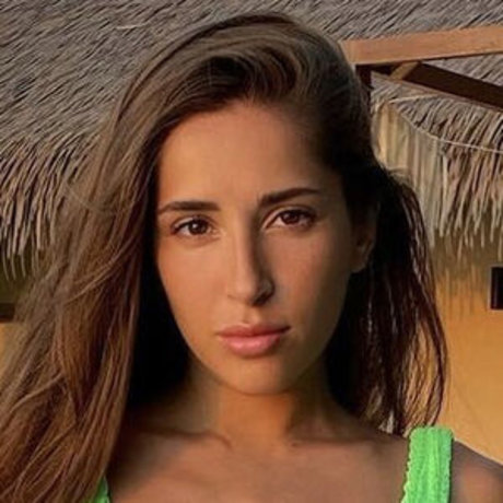 Xvatitttt exclusive model image