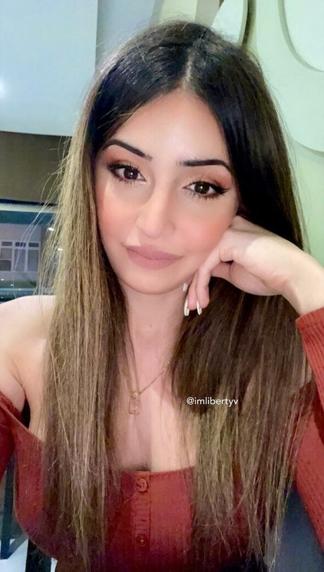 Liberty Valentine model nude img