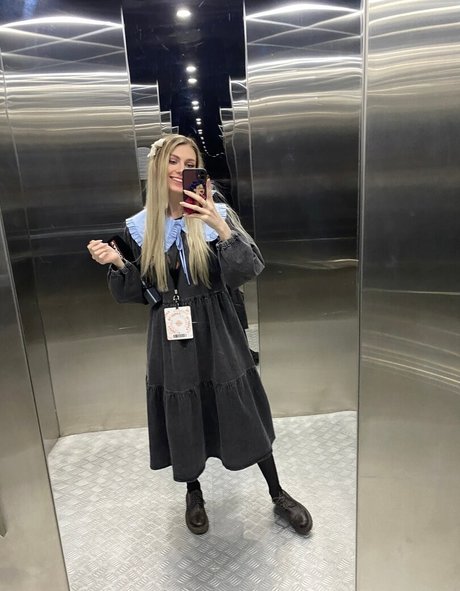 Sasha Dias star perfect images