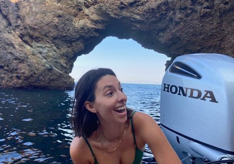 Jade Catta Preta model top image