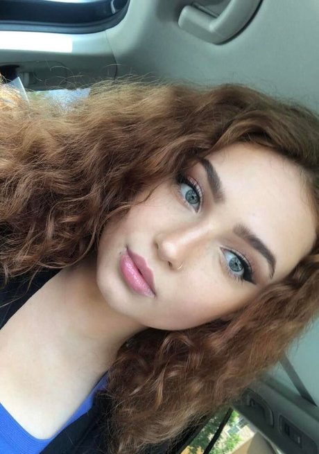 Scarlett Somebody pornstar nude photos