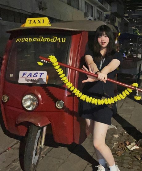 ZhouYiQin adult actress pictures