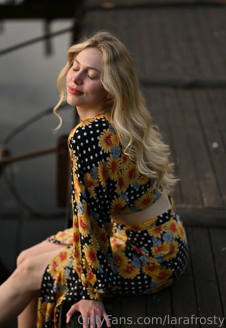 larafrosty model nudes img