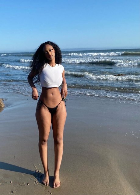 Solaya Ismail model high quality pics