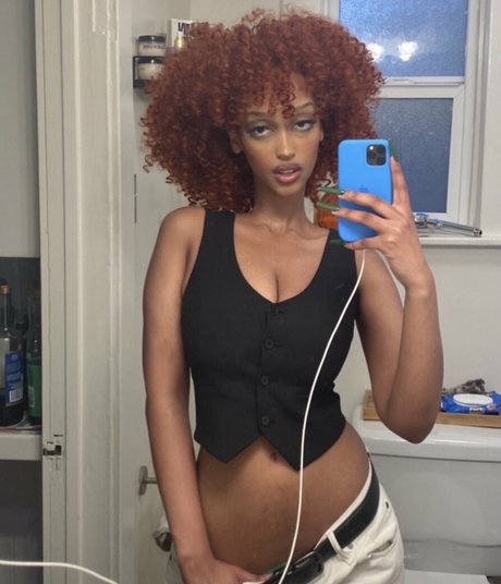 Solaya Ismail high quality actress img