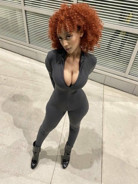 Solaya Ismail star photos