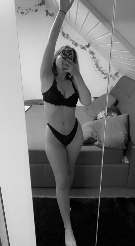 daisy woods pretty pornstar img