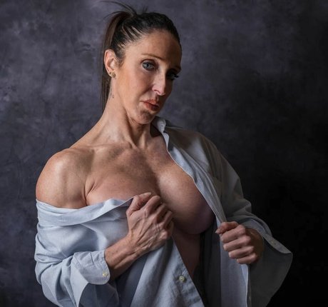 robertabrevi adult star image