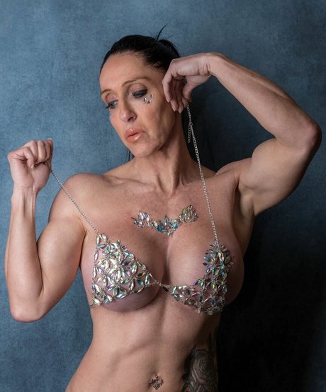 robertabrevi model adult pics