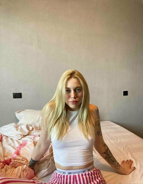 yammy bunny art actress img