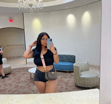 jucykitty nude pornstar pic