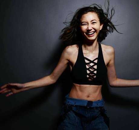 Kimiko Glenn nice star pics