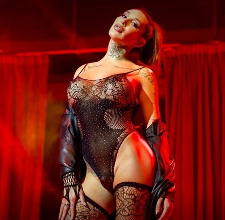 Emma Lusicich model art image