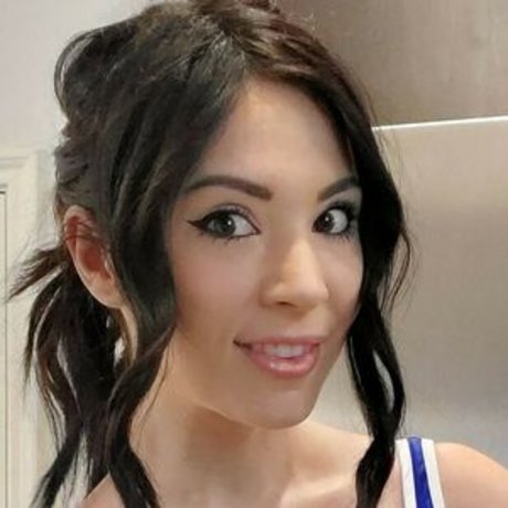 Melonie Mac model naked pics