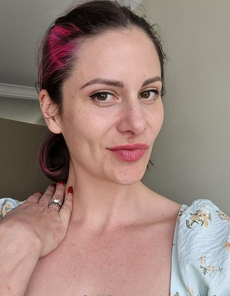 aussielilyfox nudes model img