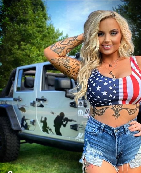 Mira James perfect model picture