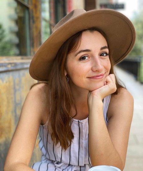 Sarah Lavender actress photo