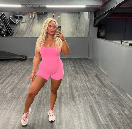 sophieaustin nudes actress pictures