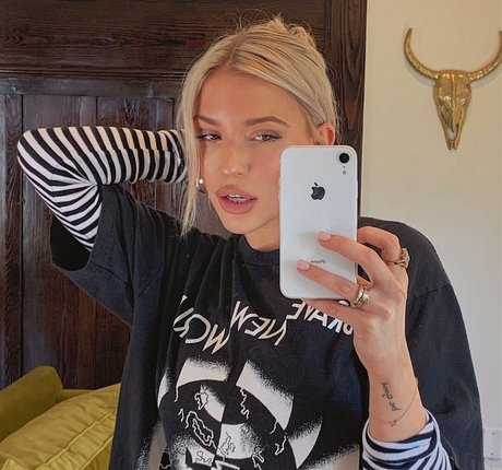 Lennon Stella model free pic