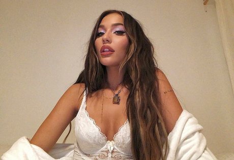 Lennon Stella erotic model img