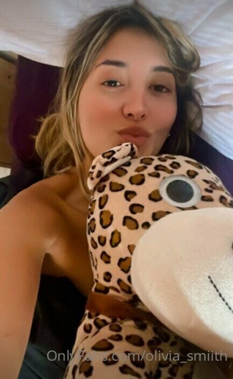 oliviasmiithfree model art image