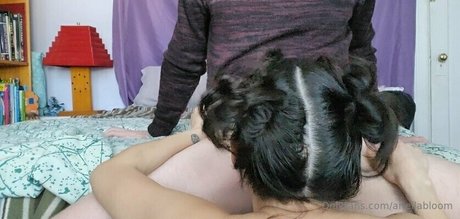 ariellabloom erotic actress pictures