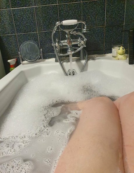 maturebustymom model pretty pictures