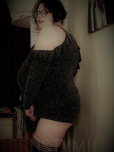 maturebustymom top model photos