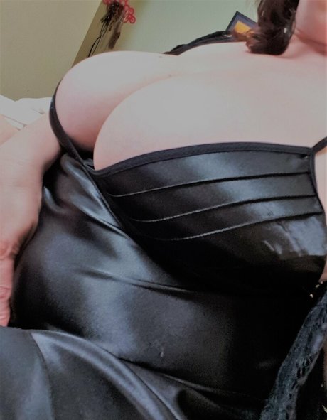 maturebustymom high quality model picture