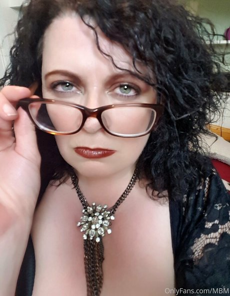 maturebustymom nudes star pictures