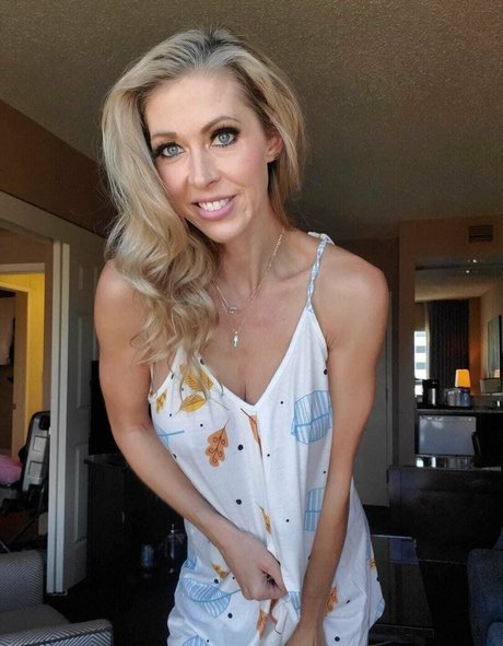 hollyhotwifevip star beautiful gallery