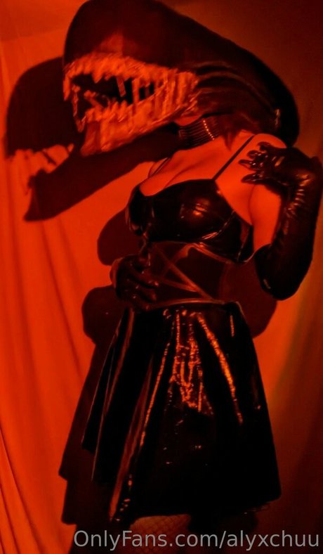 alyxchuu adult model image