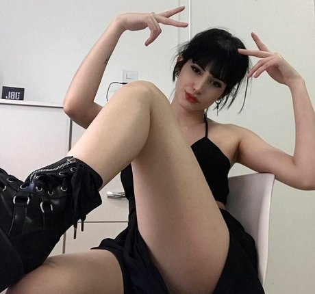 Milkyroth sexy actress pics