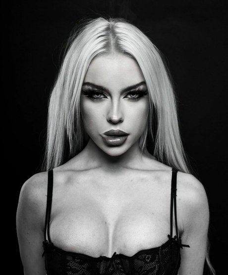 emmanorton sexy actress gallery