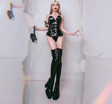 emmanorton sexy actress pic