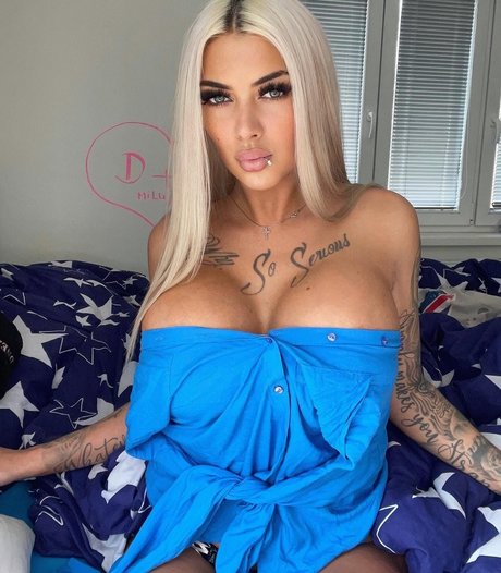 Deminecka hot model picture