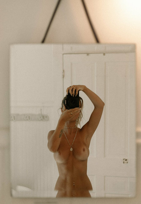 rayanneBTS nude pornstar pics